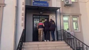 Şanlıurfa’da hırsız, otomobilin camındaki yazı sayesinde yakalandı