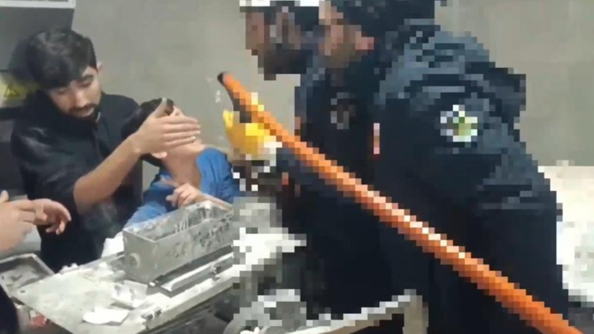 Şanlıurfa’da kolu hamur makinesine sıkışan çocuğu itfaiye kurtardı