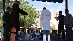 Singapur’da dolandırıcılara ‘kırbaç cezası’ uygulanacak