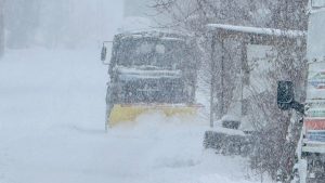 Şırnak’ta mehmetçik, karlı yolları açtı