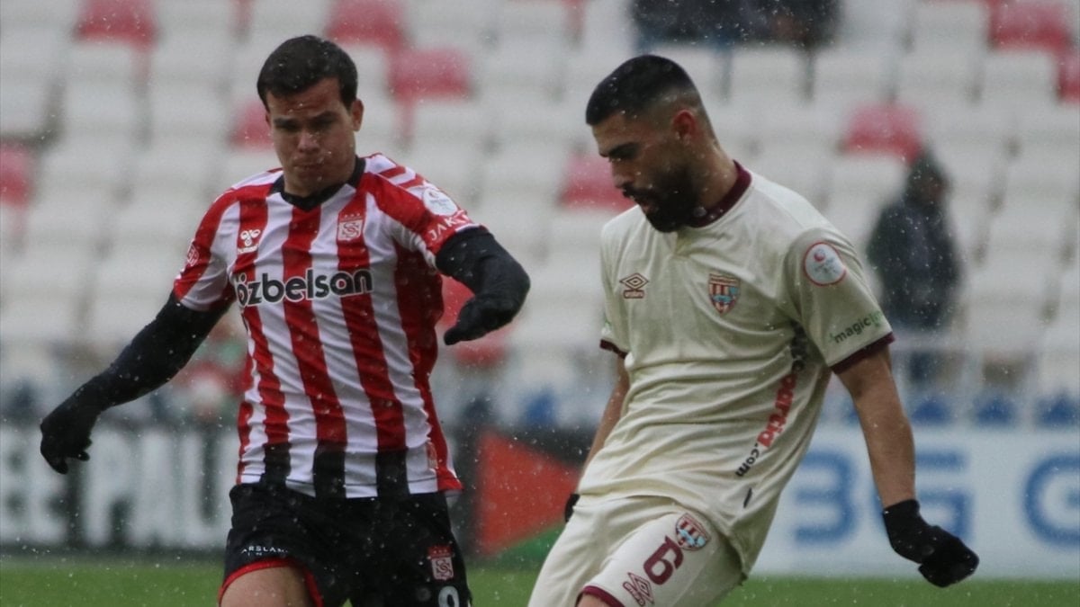 Sivasspor, Bandırmaspor’u iki golle geçti