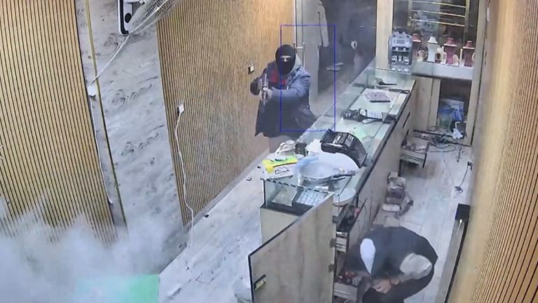 Suriye’de kuyumcu kardeşleri öldüren 2 soyguncu idam edildi