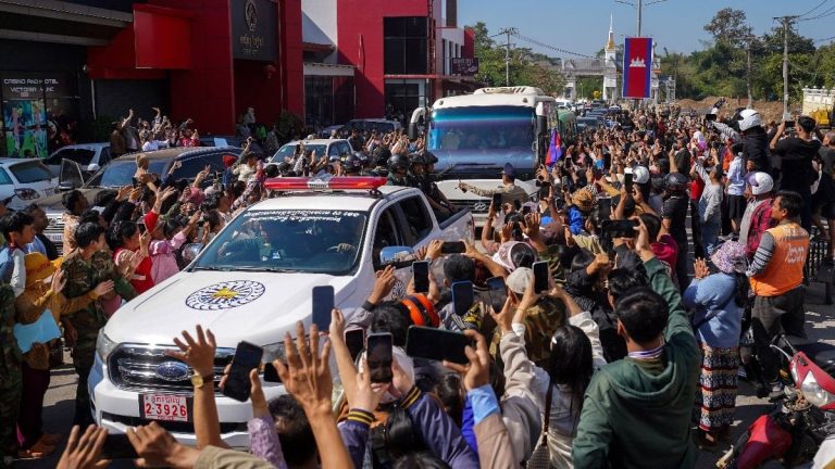 Tayland, 155 gündür alıkoyduğu 18 Kamboçyalı askeri iade etti