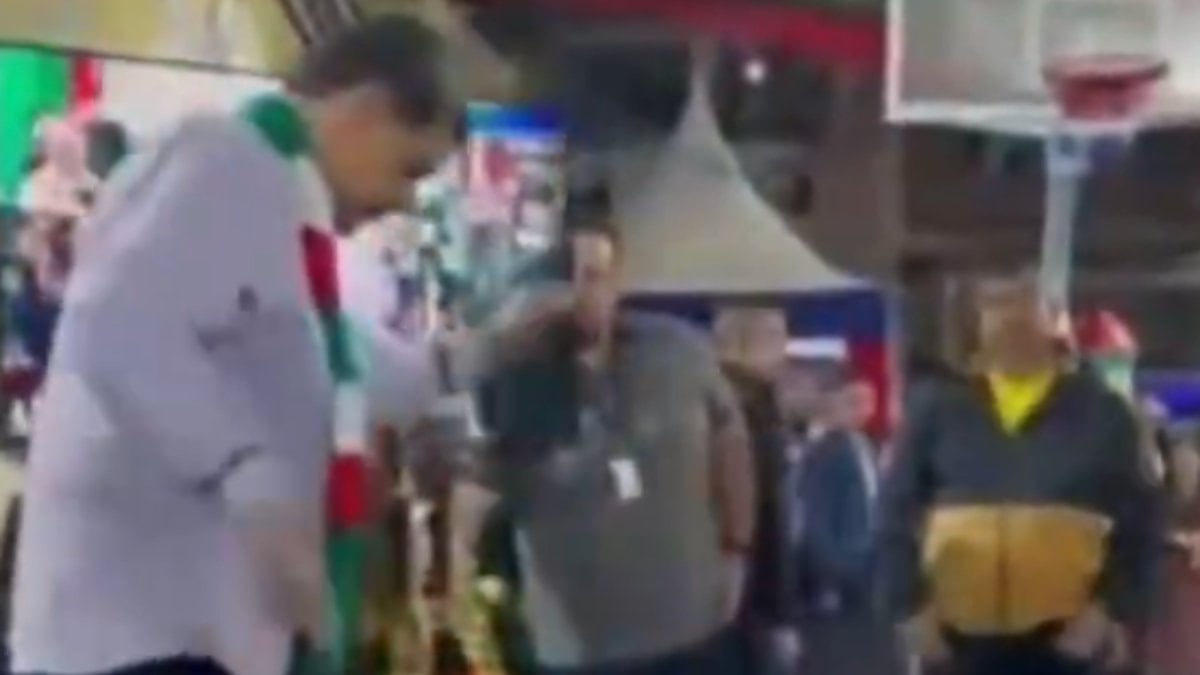 Trump’ın tehditlerine karşı Maduro’dan Noel dansı