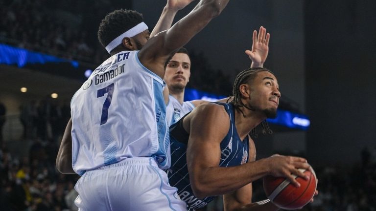 Türk Telekom, Anadolu Efes’i mağlup etti