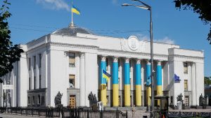 Ukrayna, sıkıyönetimde seçime gidebilmek için parlamentoda grup oluşturacak