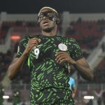 Victor Osimhen, milli takım kampında şarkı söyledi