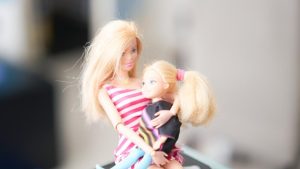 Yeni trend pes dedirtti: “Doll mom” akımı büyüyor…