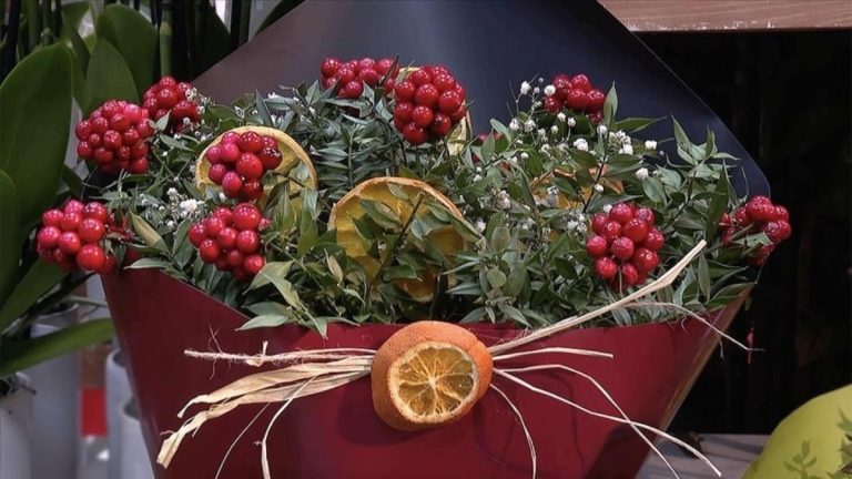 Yılbaşının simgesi ‘kokina çiçeği’ tezgahlarda