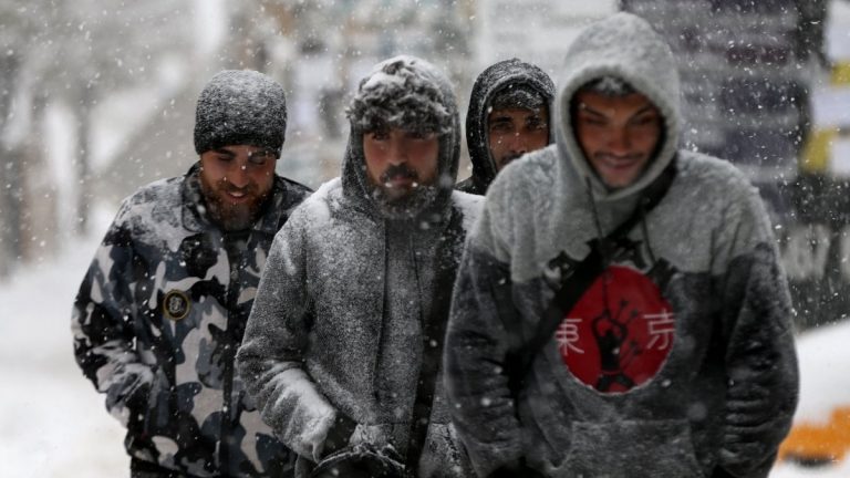 Yurt genelinde kar ve fırtına alarmı: Tatil haberleri peş peşe geldi
