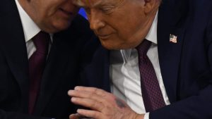 ABD Başkanı Trump’ın elinde görülen morluk dikkat çekti