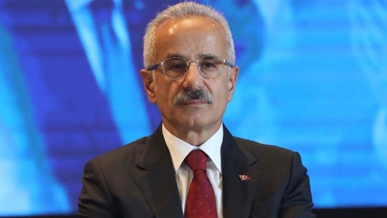 Abdulkadir Uraloğlu: 1 yılda otoyol ve köprülerden 1,1 milyar araç geçti