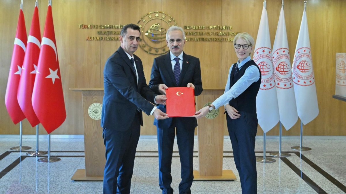 Abdulkadir Uraloğlu duyurdu: Hidrojen yakıtlı tren için imzalar atıldı