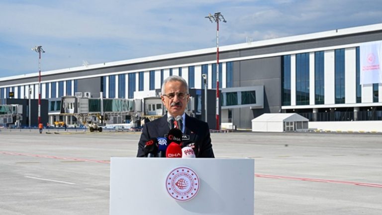 Abdulkadir Uraloğlu: Havayolunda Cumhuriyet tarihinin rekoru kırıldı