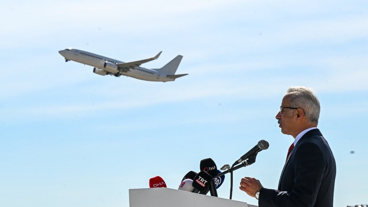 Abdulkadir Uraloğlu: Tüm zamanların en yüksek günlük transit uçuş sayısına ulaştık