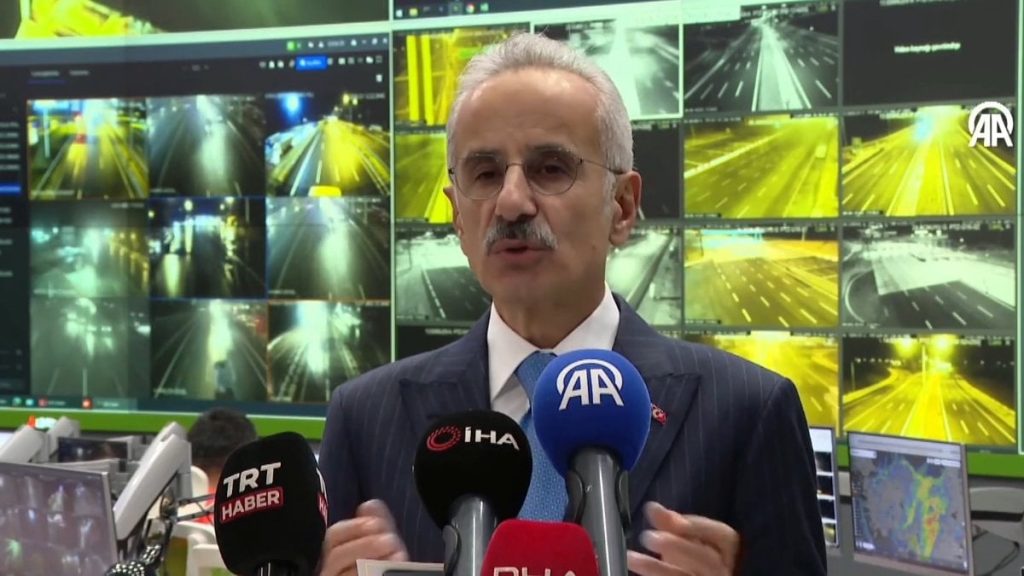 Abdulkadir Uraloğlu’ndan karla mücadele çalışmalarına ilişkin açıklama