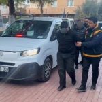 Adana’da düğün organizatörü kız kardeşlerin iş yerine taşlı saldırı: 3 kişi yakalandı