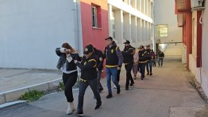 Adana’da fuhuş yaptıran masaj salonlarına operasyon: 14 tutuklama