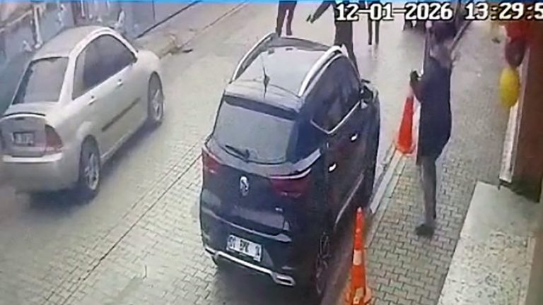 Adana’da okulda veriden öğretmene silahlı saldırı: Herkesin çocuğu kendine kıymetli
