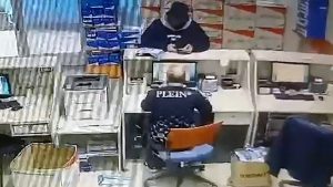 Adana’da sahte kimlikle kargo dolandırıcılığı