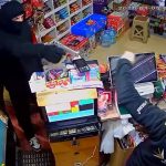 Afyonkarahisar’da girdikleri marketi soydular