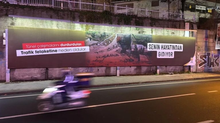 AK Parti’den ‘Uyan İstanbul’ mesajı: Afişler kaldırılmayacak