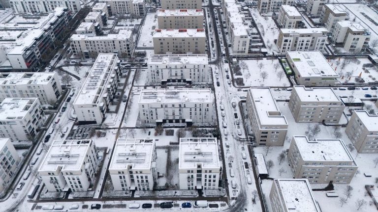 Almanya’da “Elli” kar fırtınası alarmı: Eğitime ara verildi