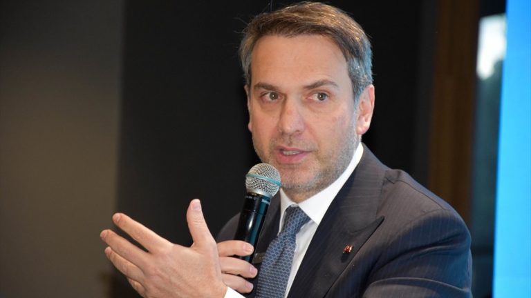 Alparslan Bayraktar: Elektrik ve doğalgazda devlet desteği