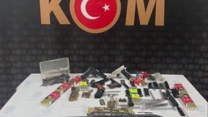 Amasya’da silah kaçakçılığı operasyonu: Baba ve oğluna gözaltı