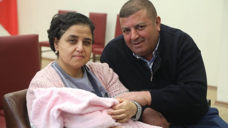 Antalya’da 3 aylık bebeğin koruyucu ailesi oldular