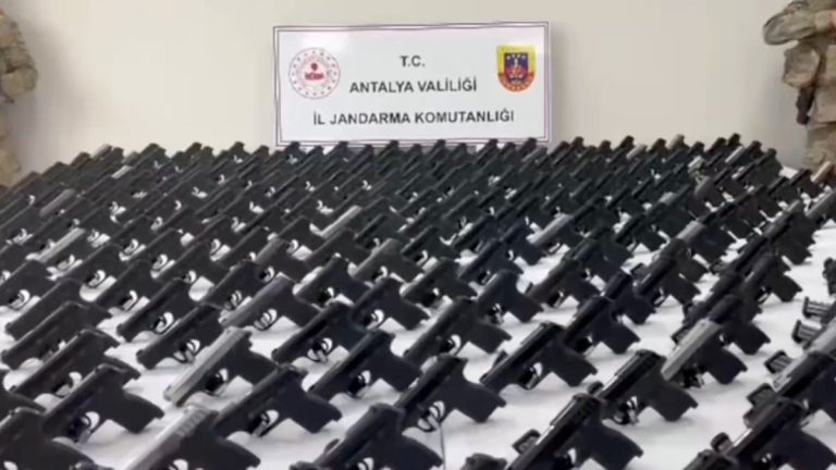 Antalya’da mühimmat kaçakçılığı operasyonu: 2 şüpheli yakalandı