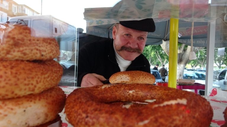 Antalya’da Yeşilçam’ın ünlü oyuncusu simitçi oldu