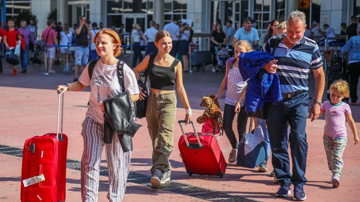 Antalya’ya rekor turist akını: Hava yoluyla 17 milyon ziyaretçi geldi