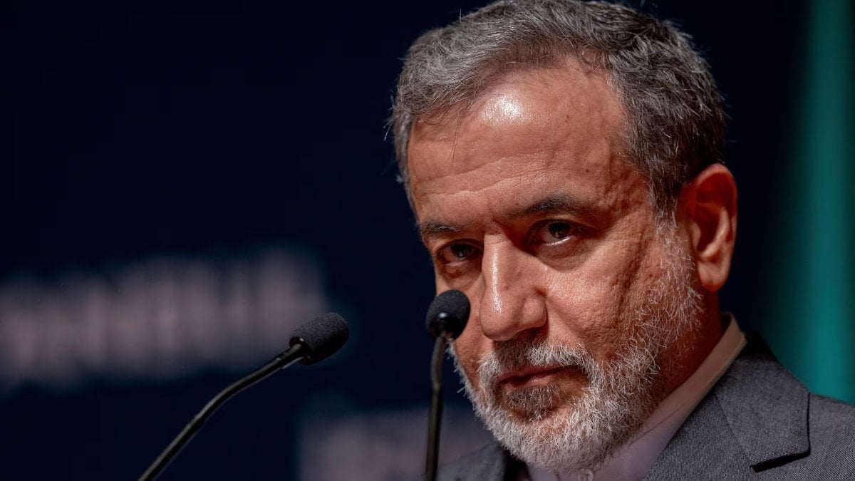 Arakçi’den Zelensky’ye: Dünya, bu şaşkın palyaçolardan bıktı