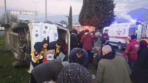 Aydın’da işçi servis minibüsü devrildi