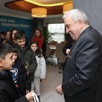 Badırgalı çocuklar el emeklerini Başkan Şadi Özdemir’e hediye etti