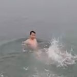 Bartın’da soğuk havada deniz keyfi