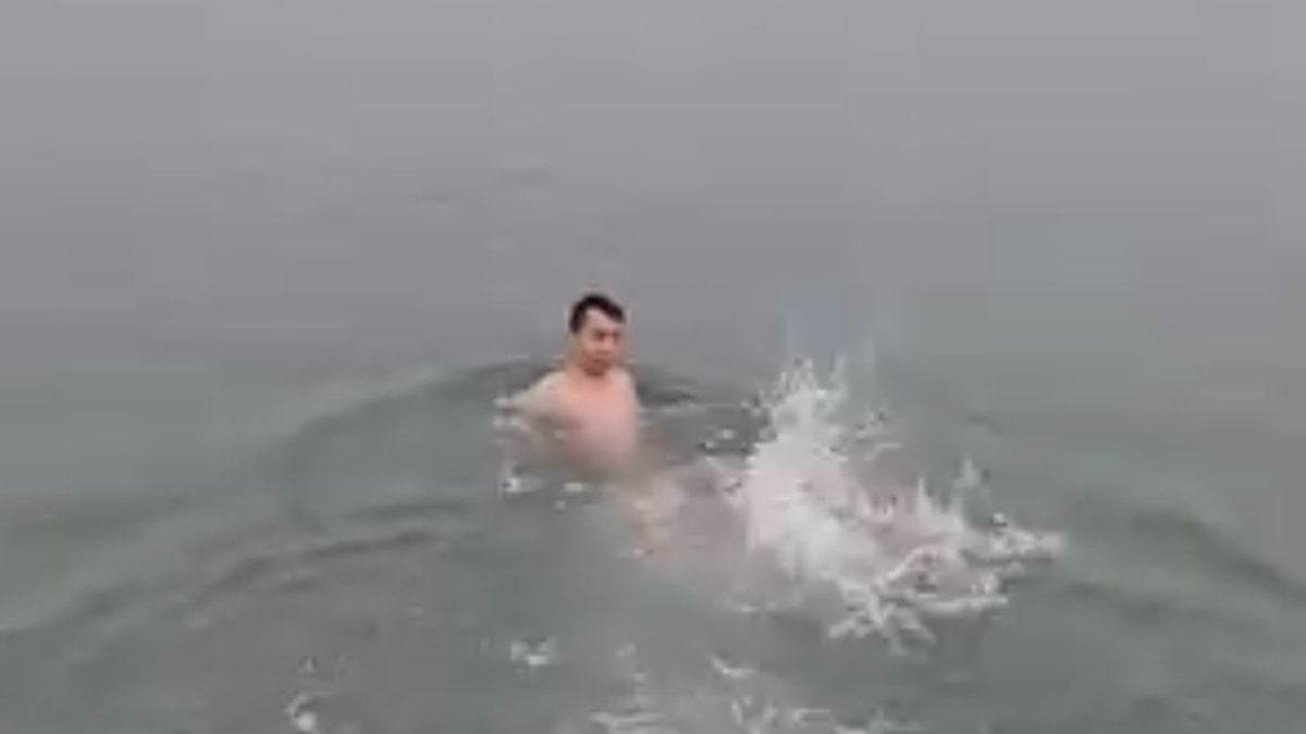 Bartın’da soğuk havada deniz keyfi