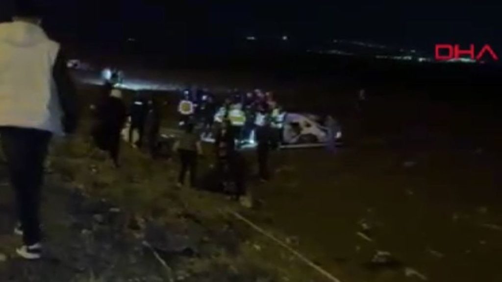 Batman’da iki otomobilin karıştığı kazada 3 kişi can verdi