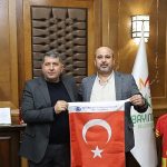 Bayındır Belediye Başkanı Davut Sakarsu, Bayındır Esnaf ve Sanatkarlar Odası Başkanı Enis Macit ve yönetim kurulu üyelerini makamında ağırladı.