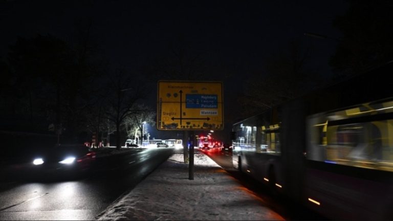 Berlin’de elektrik şebekesine sabotaj yapanları ihbar edene ödül verilecek