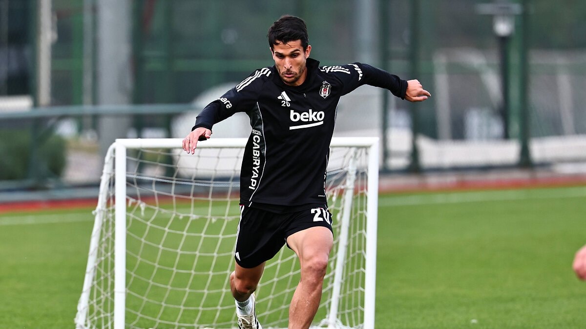 Beşiktaş taraftarından Necip Uysal’a destek