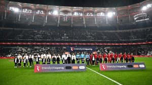 Beşiktaş tribünlerinden istifa sesleri