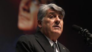 Beşiktaş tribünlerinden Serdal Adalı’ya tepki