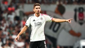Beşiktaş’ta Demir Ege Tıknaz kadrodan çıkarıldı