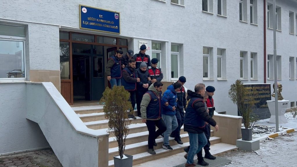 Bilecik’te yaşlı kadını sahte polis yalanıyla dolandırdılar, JASAT yakaladı