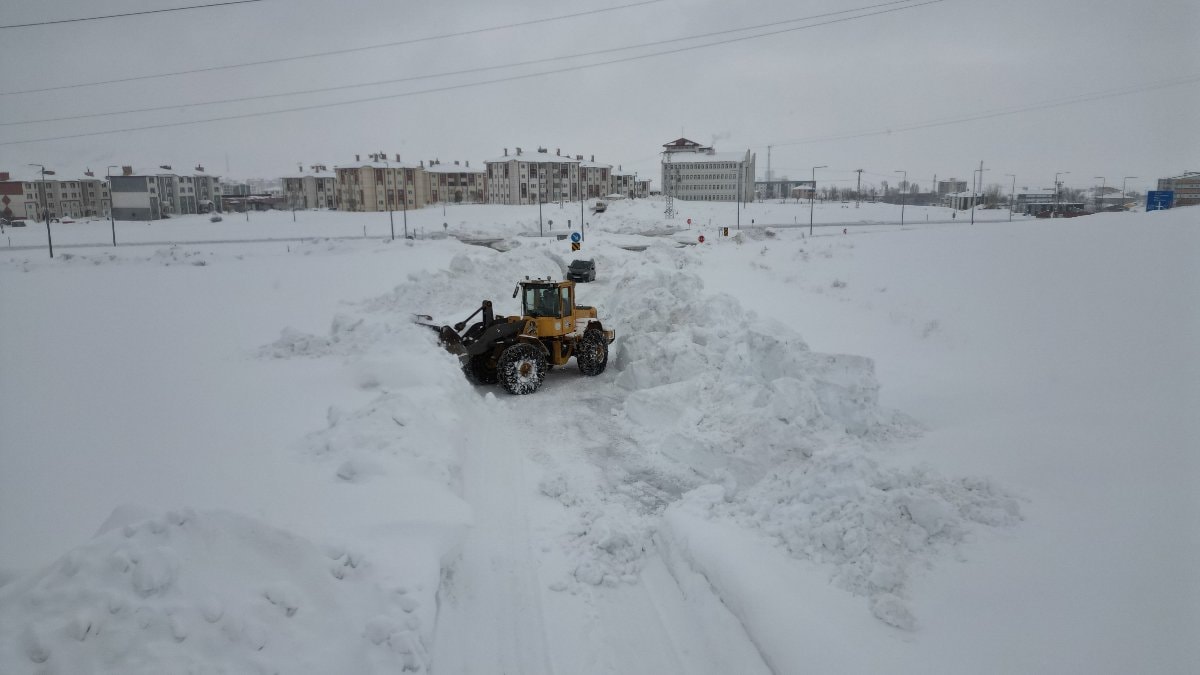 Bitlis’te 139 köy yolu ulaşıma açıldı