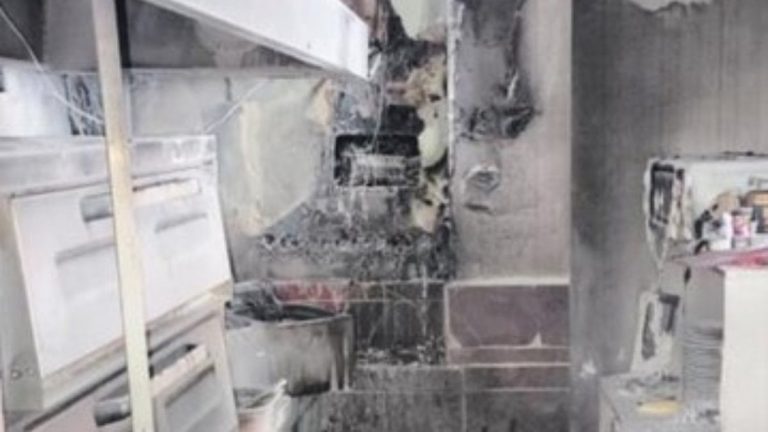 Bitlis’te restoran yangını: İş yeri küle döndü