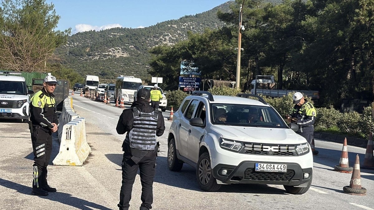 Bodrum’da yılbaşı heyecanı: İlçeye son 24 saatte 10 bin araç giriş yaptı