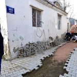 Bornova’da yol seferberliği sürüyor